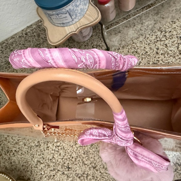 🩷🤍Louis Vuitton XL gift bag Tote🩷🤍 - Picture 7 of 7